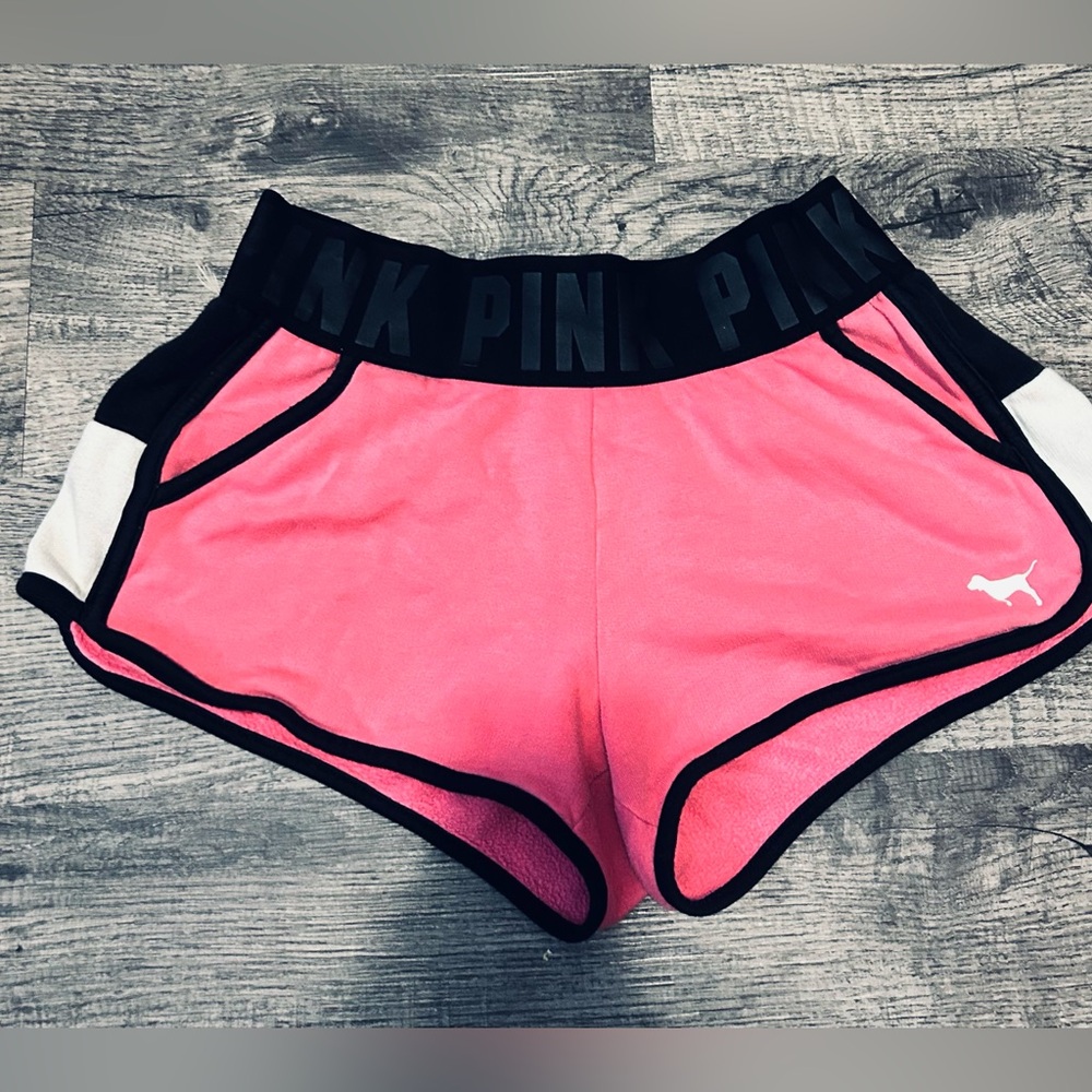 VINTAGE VS PINK 🩷 SHORTS